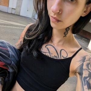 Skinny_bitch's media