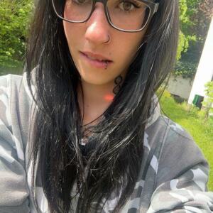 Skinny_bitch's media