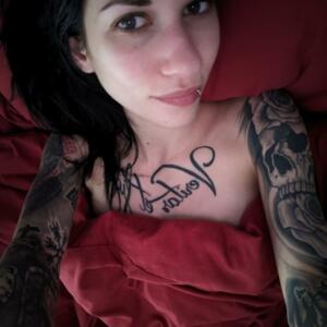 Skinny_bitch's media