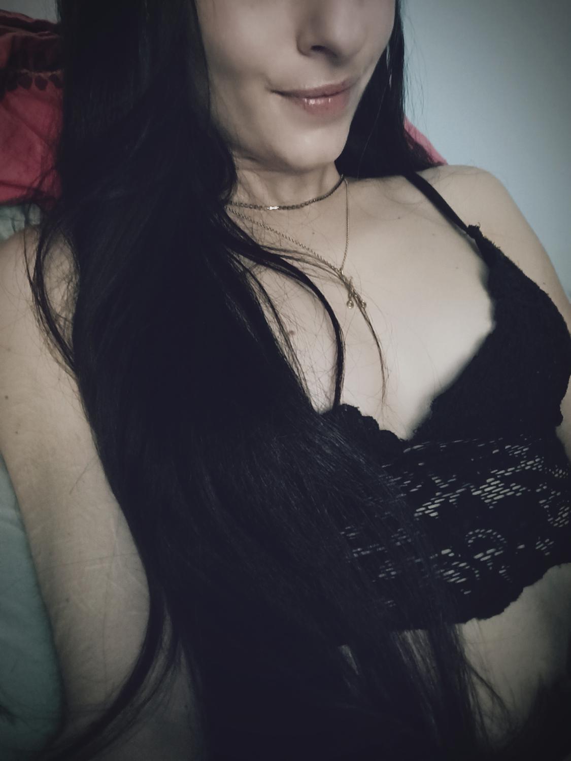 Skinnysexygirl's media