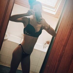 Skinnysexygirl's media