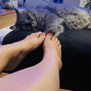 Sweetfeetsins's media