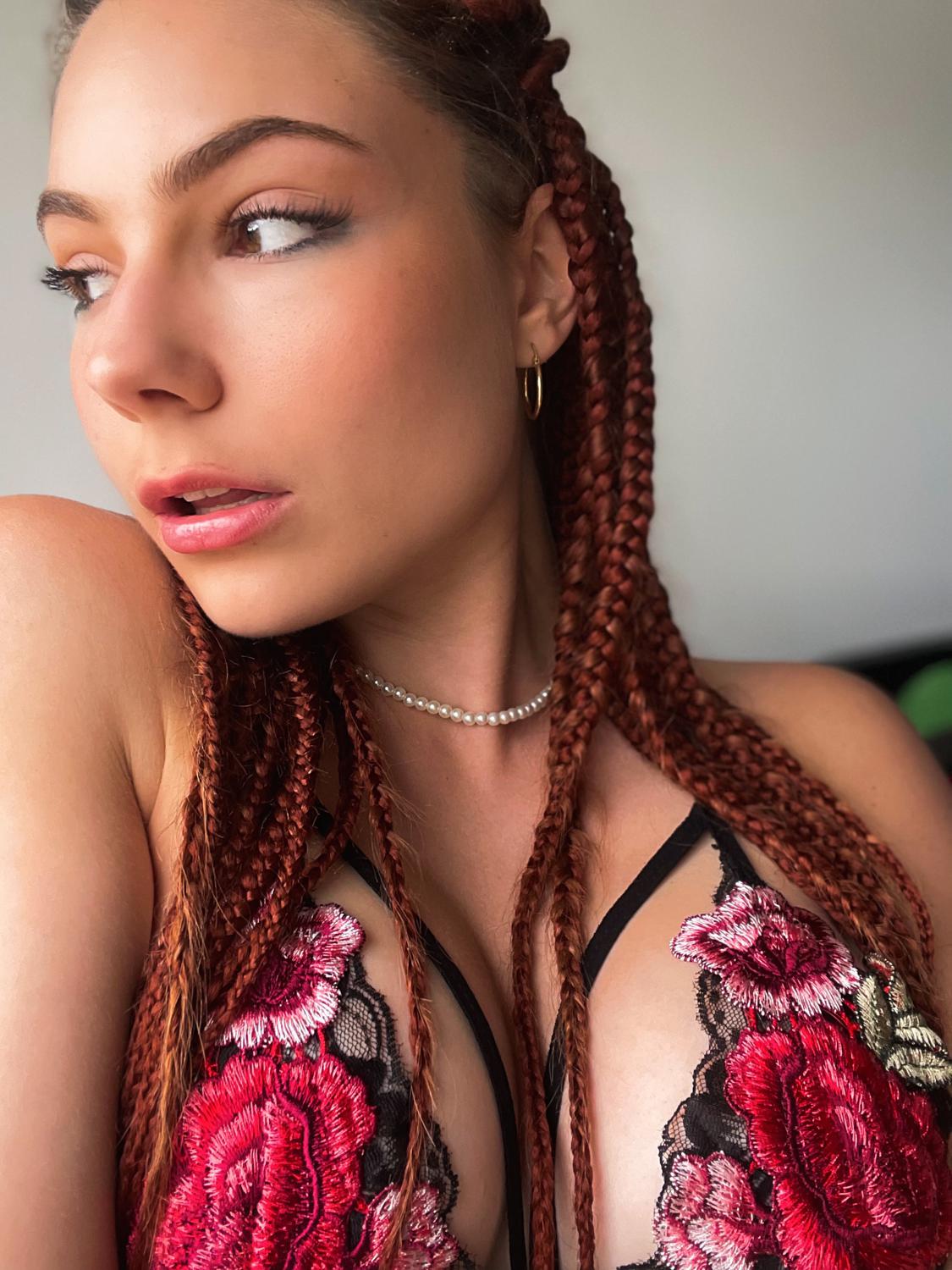 Tanialeone1's media