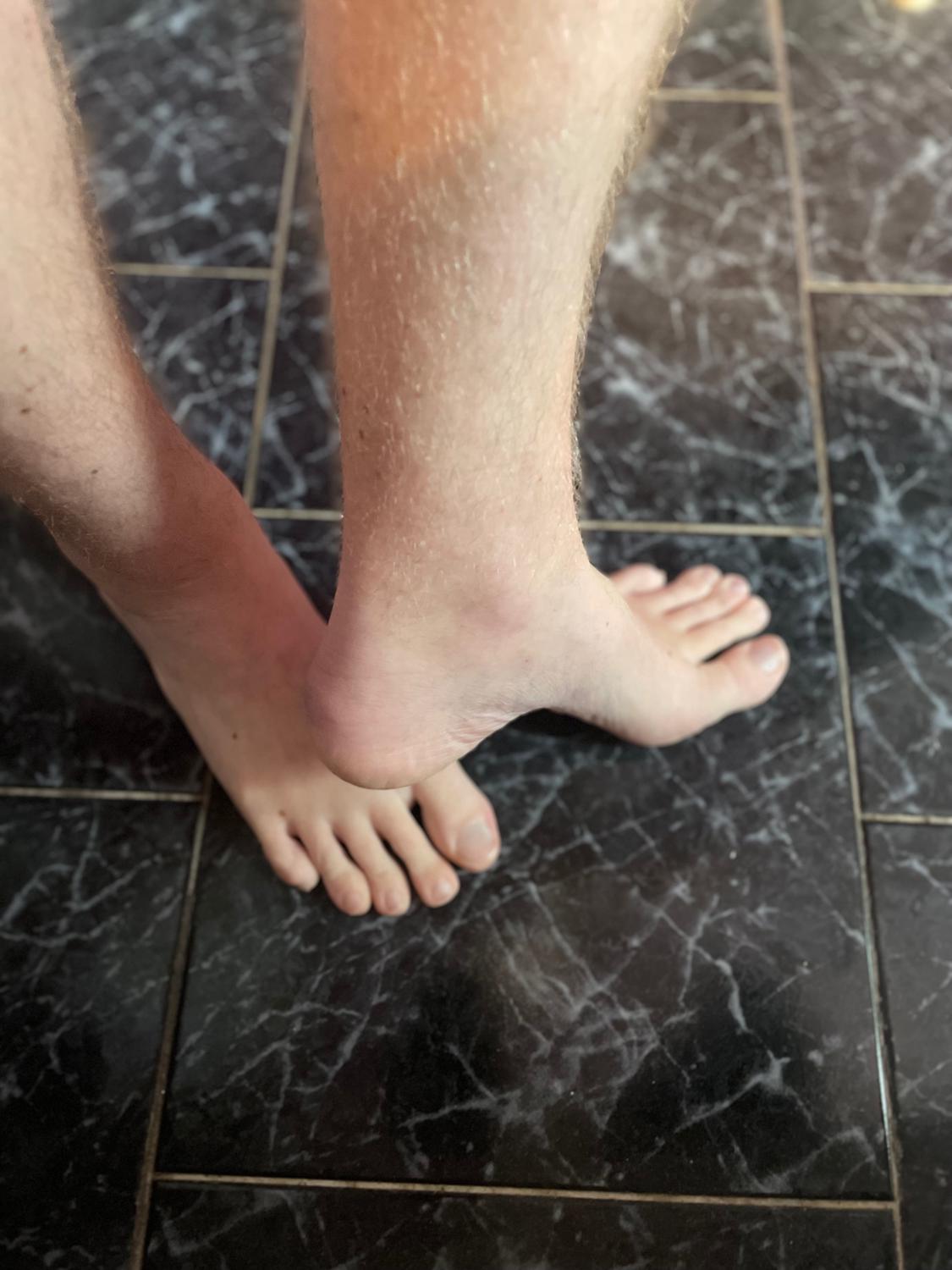 The_feet_of_a_frenchman's media