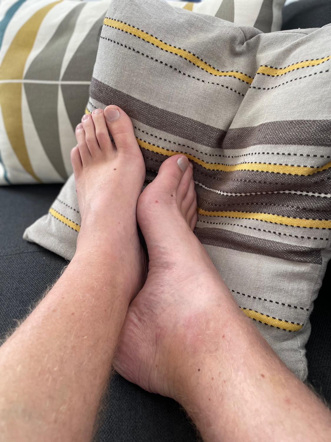 The_feet_of_a_frenchman's media