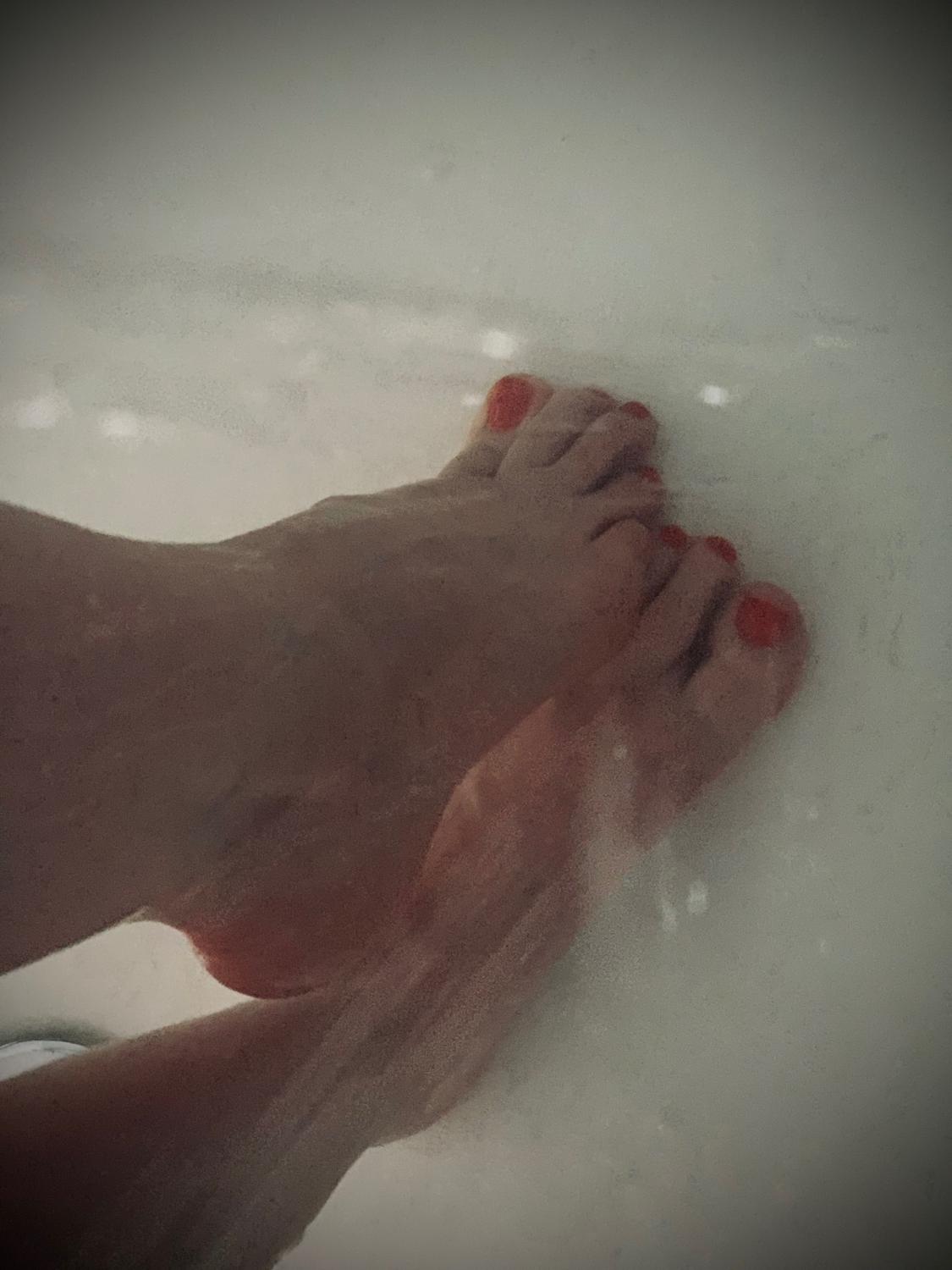 The_pretty_french_foot's media