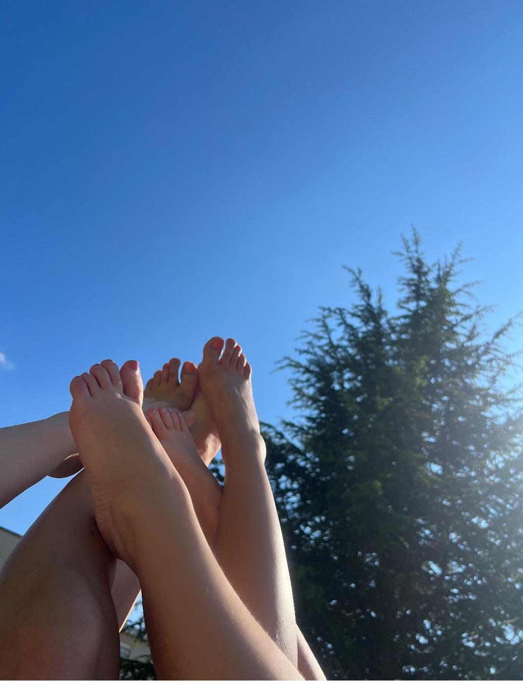 Theesome_feet's media