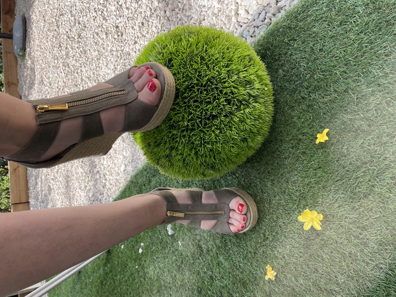 Thefrenchfeetgirl's media