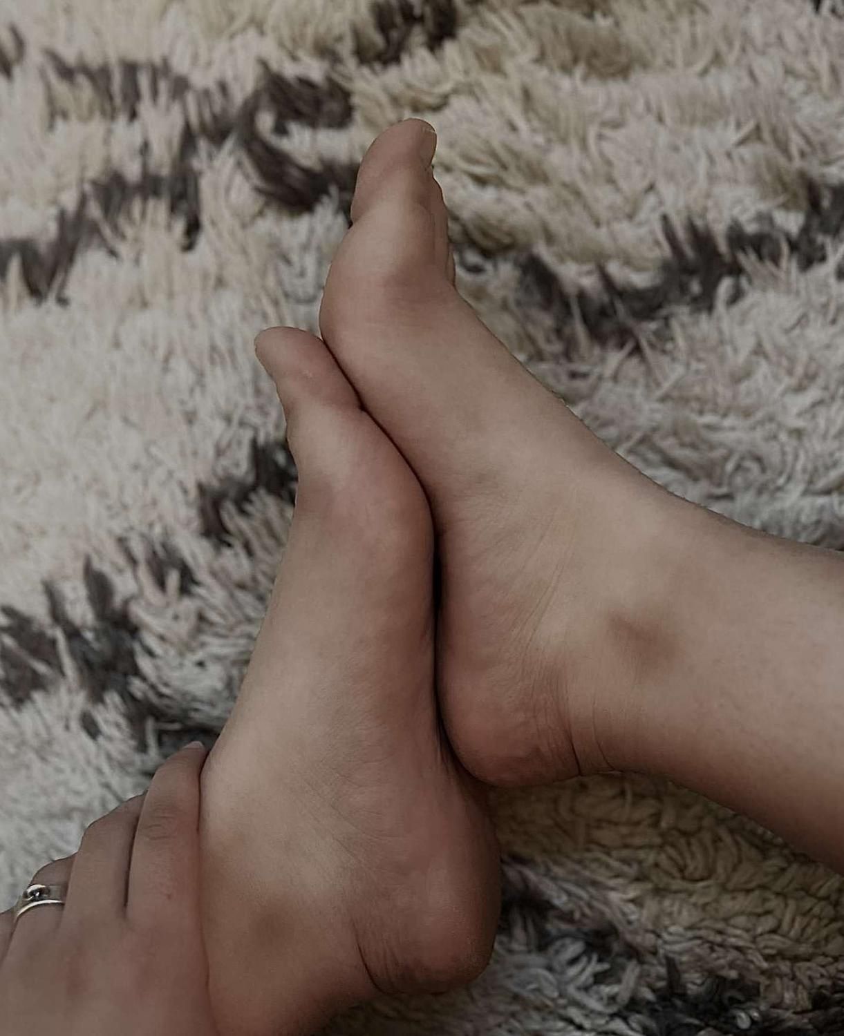 Twogirlfriendsfourfeet's media