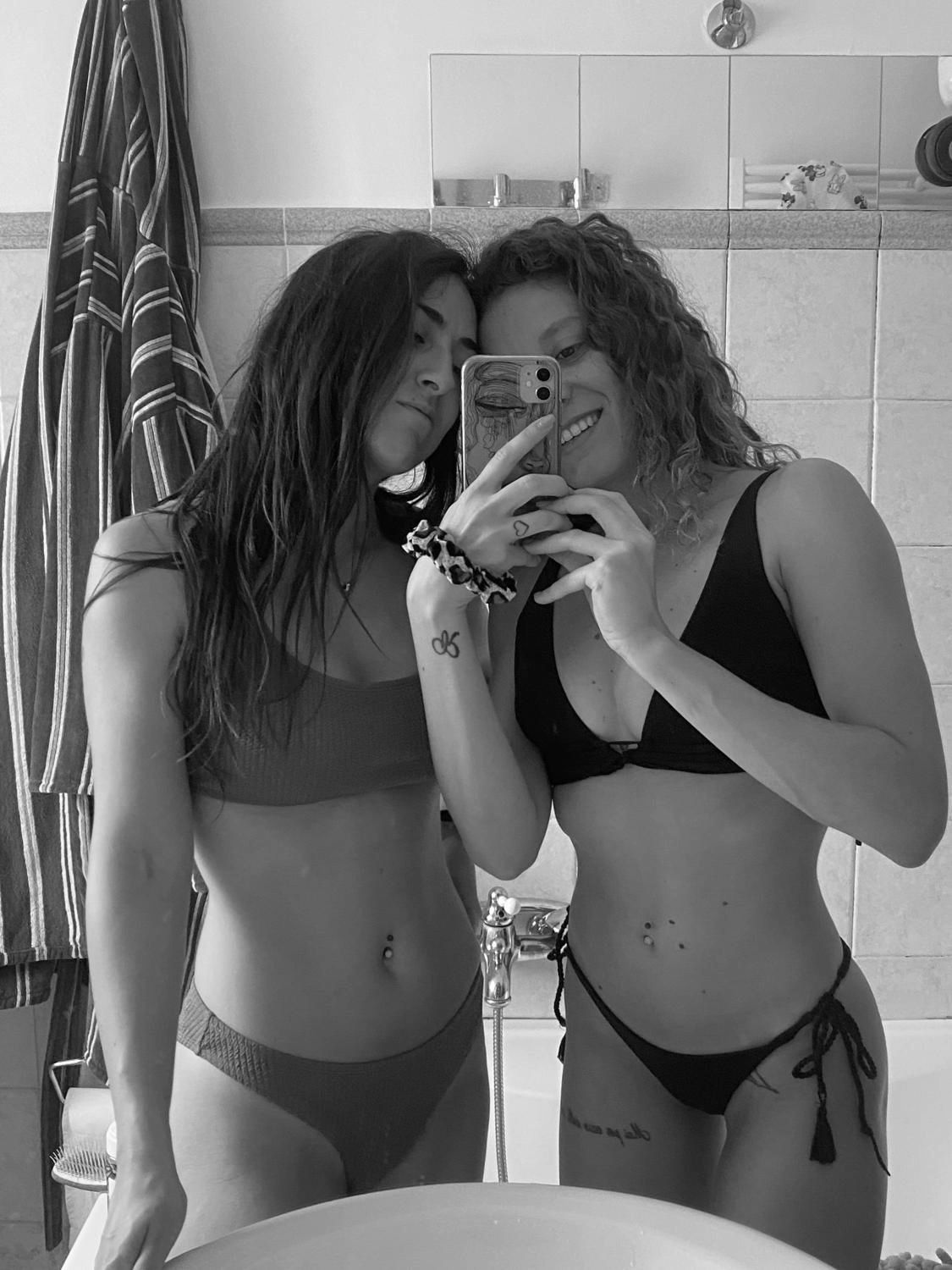 _twogirls_'s media