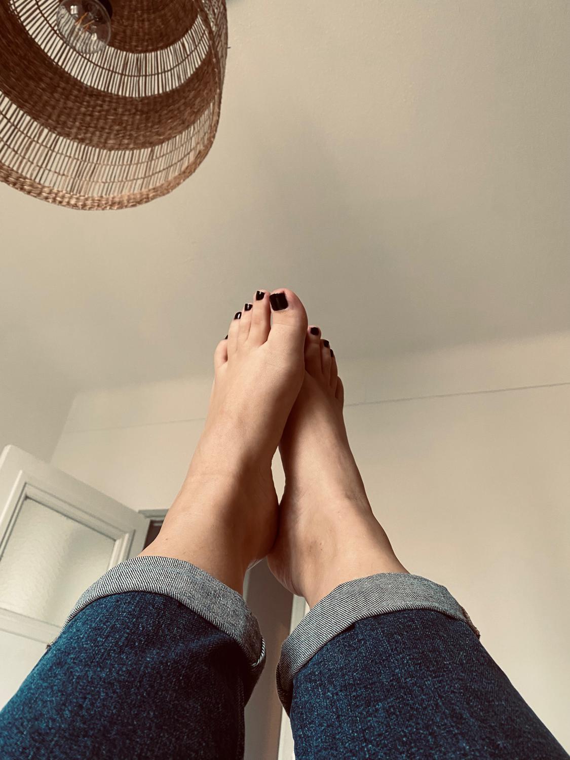 Twogirlstwofeet's media