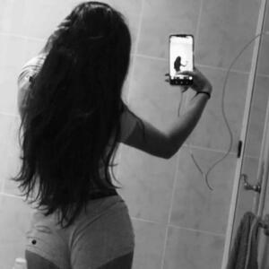 _unebrunette2's media