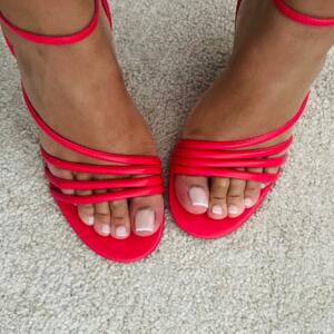 _vavafeet_'s media
