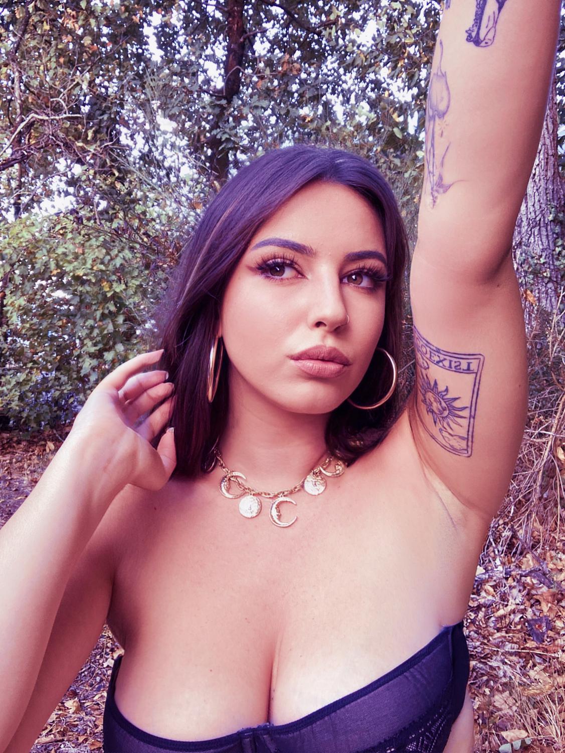 Venusrey's media