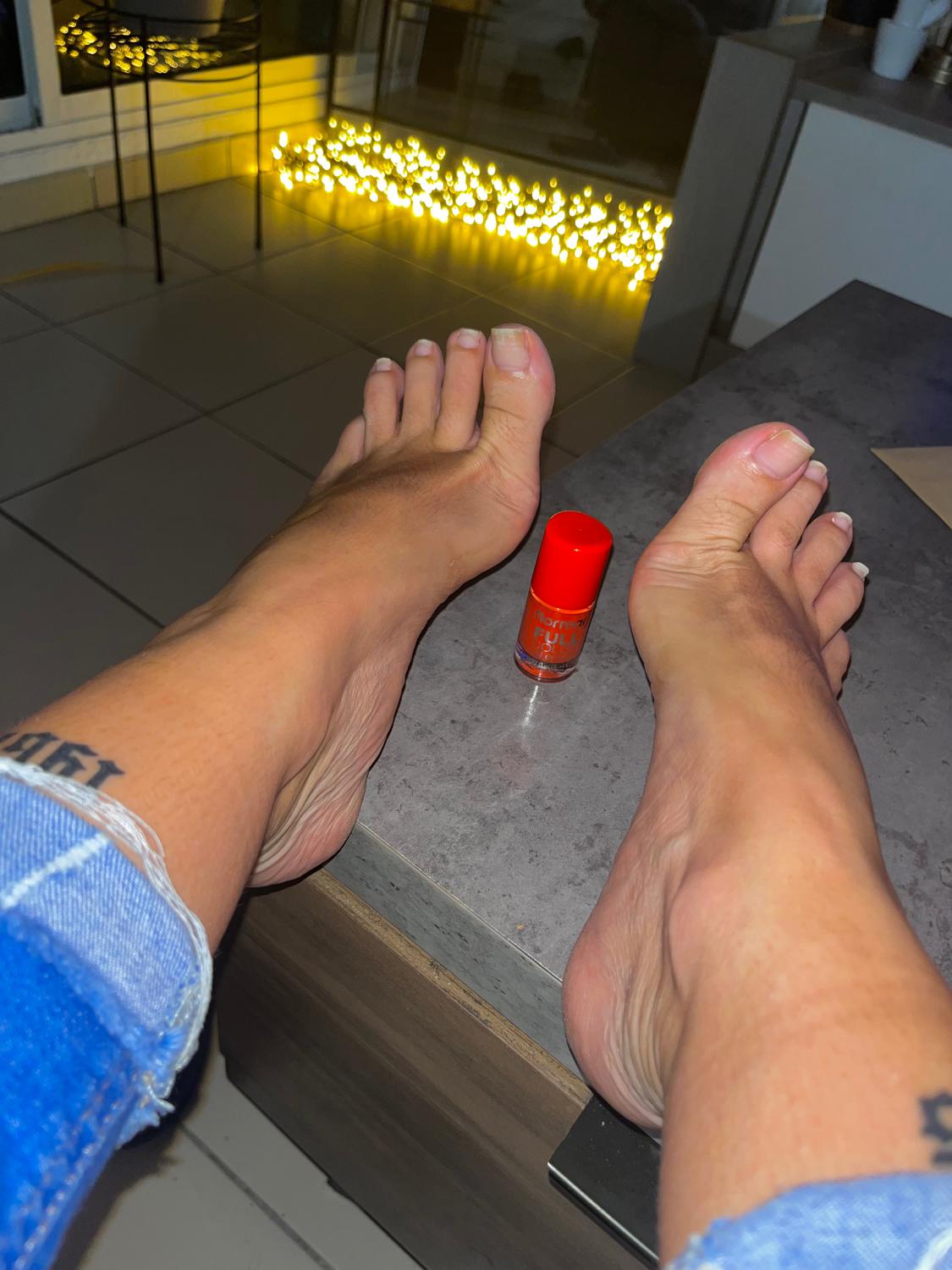 Victoria_dollsfeet's media