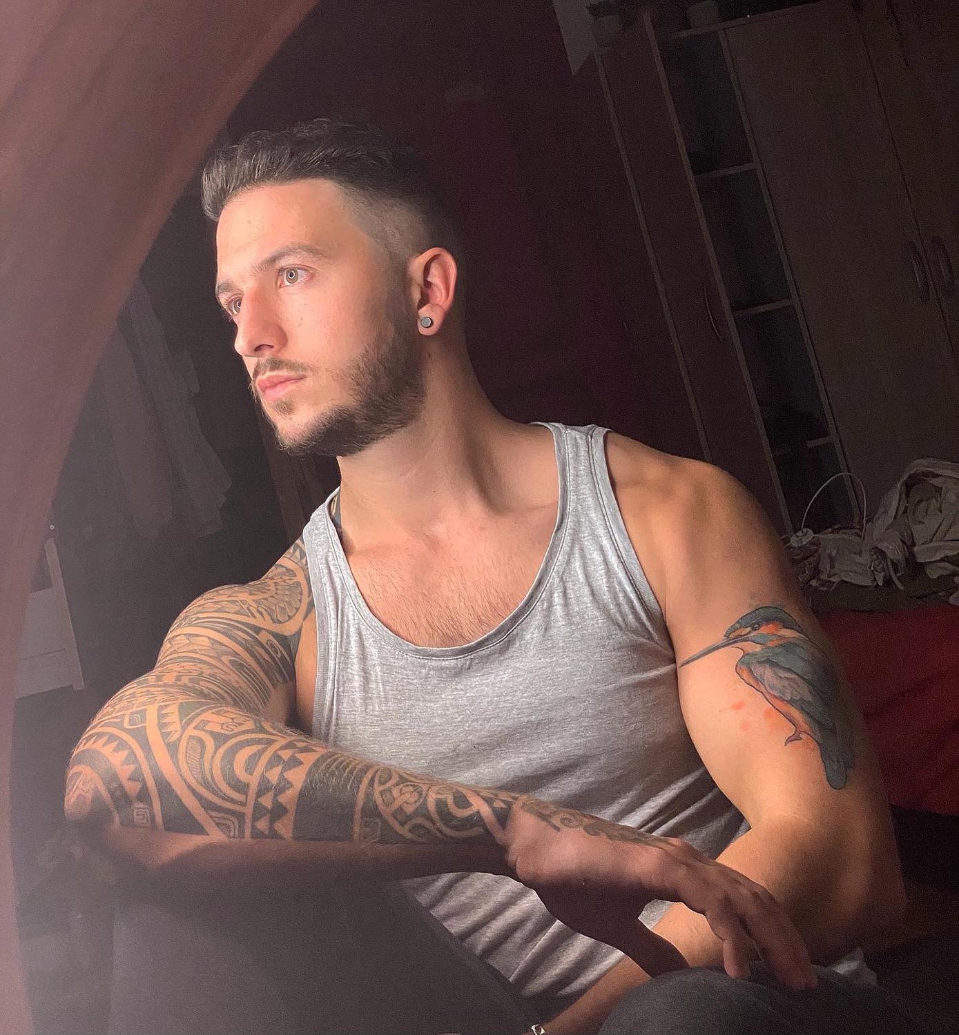 Vikangello's media