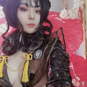 Vixenloan's media