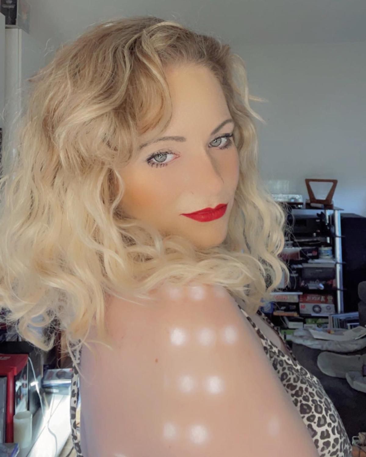 Whitevelvetlady's media