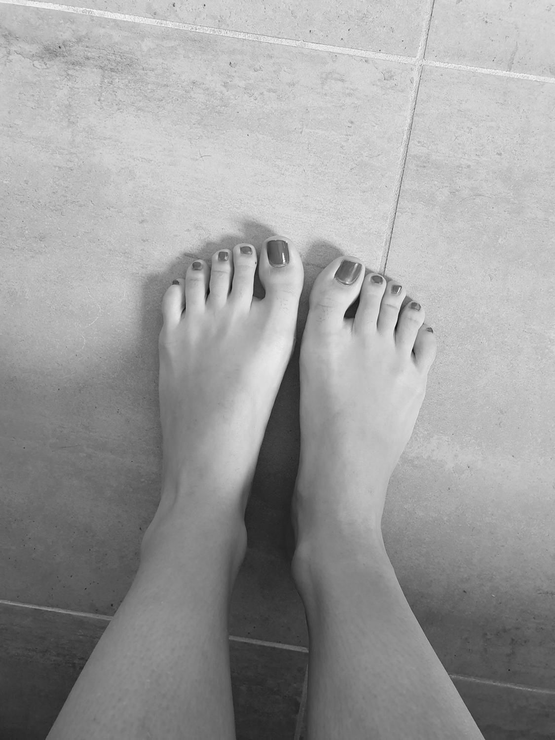 Wifefrench_feet's media