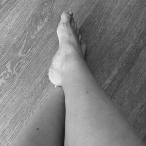 _womanfeet's media
