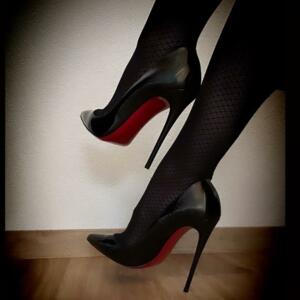 Womeninheels's media