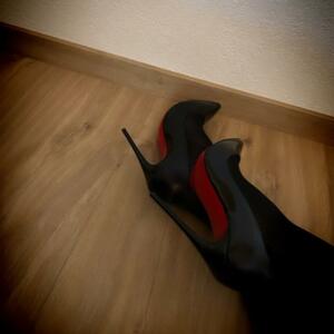 Womeninheels's media