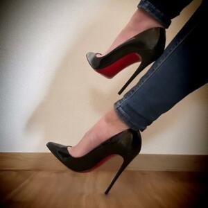 Womeninheels's media