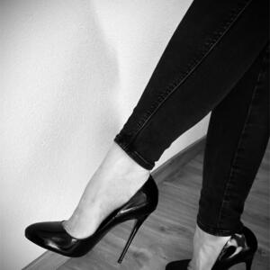 Womeninheels's media