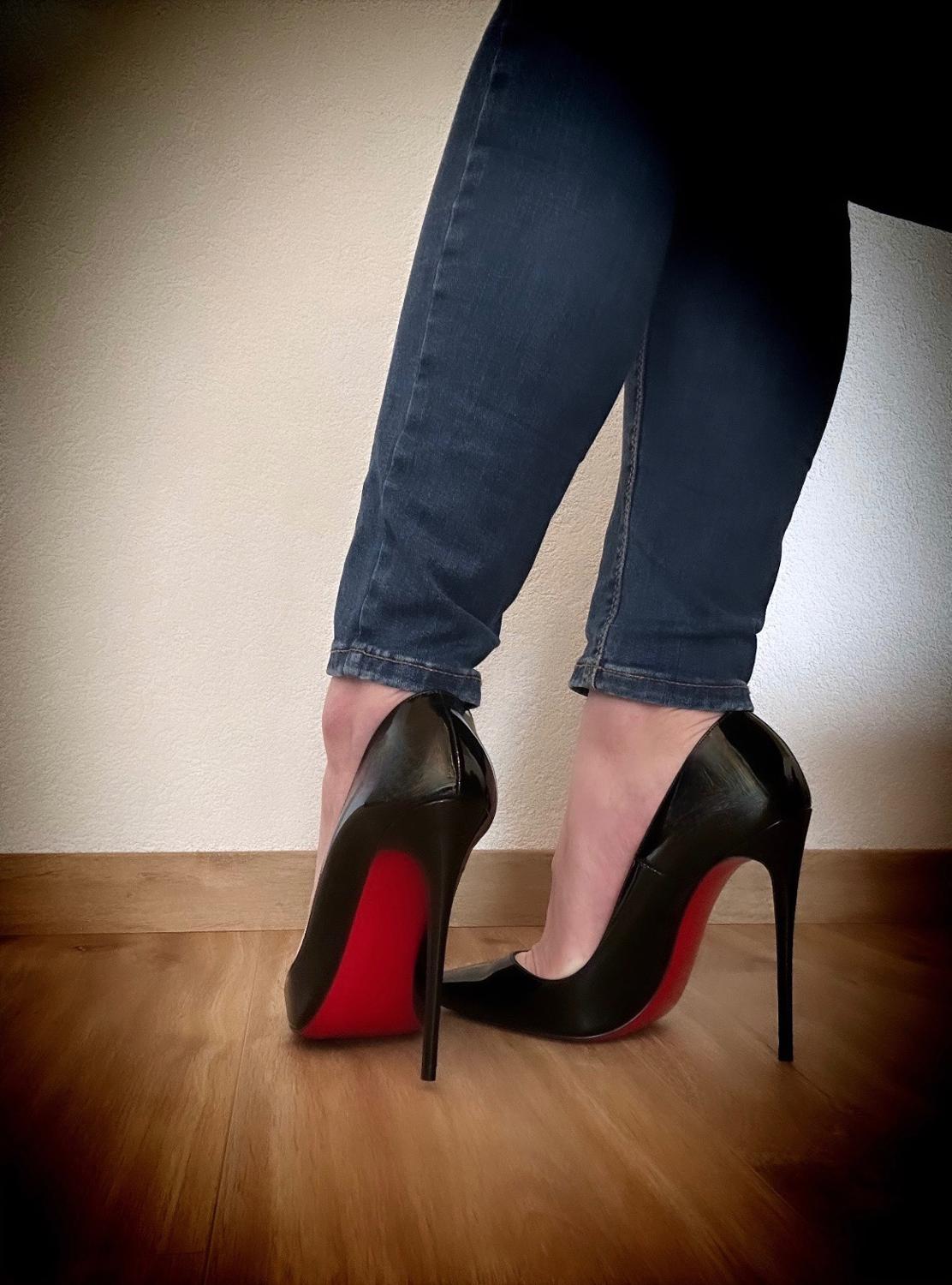 Womeninheels's media