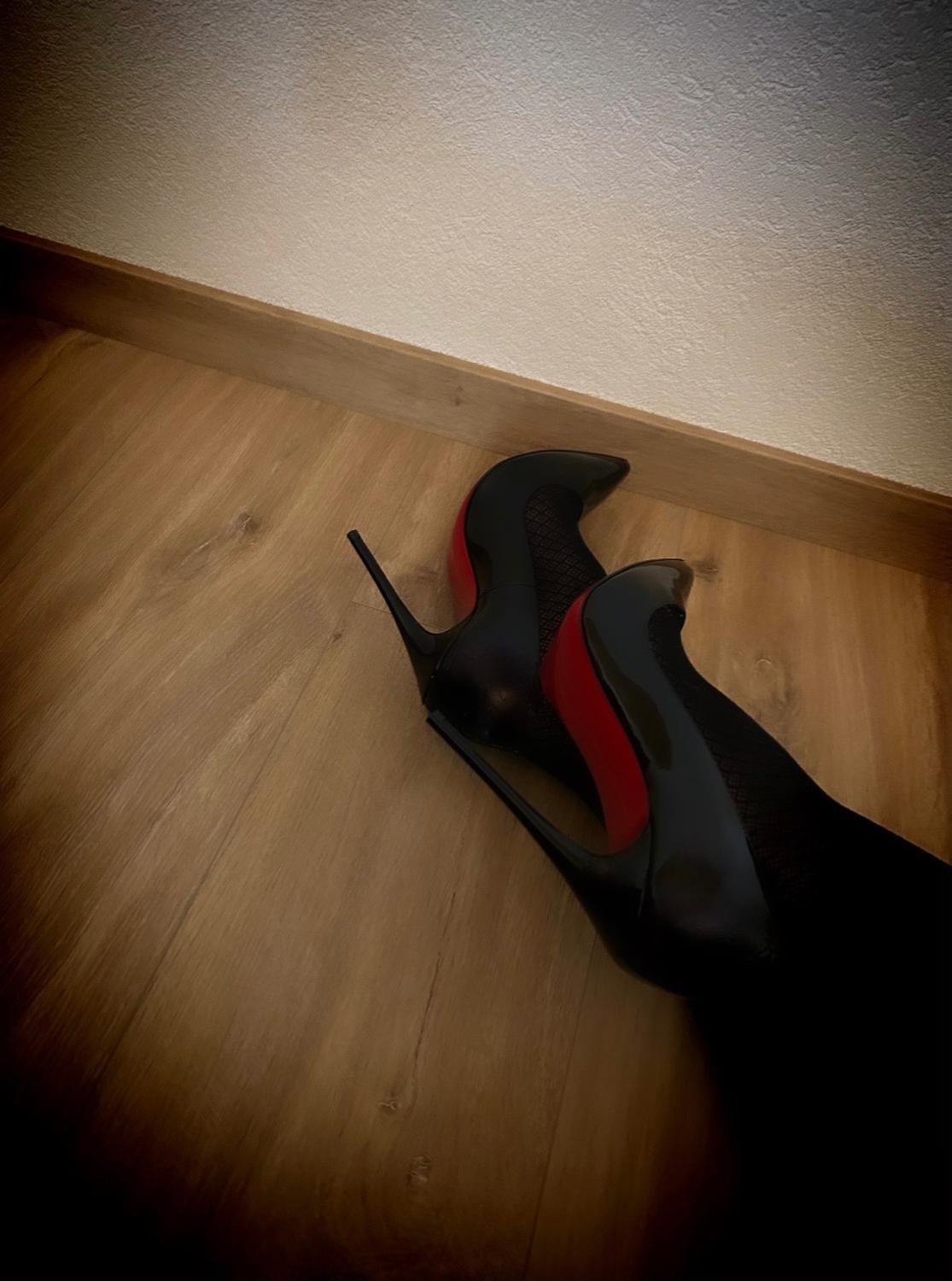 Womeninheels's media