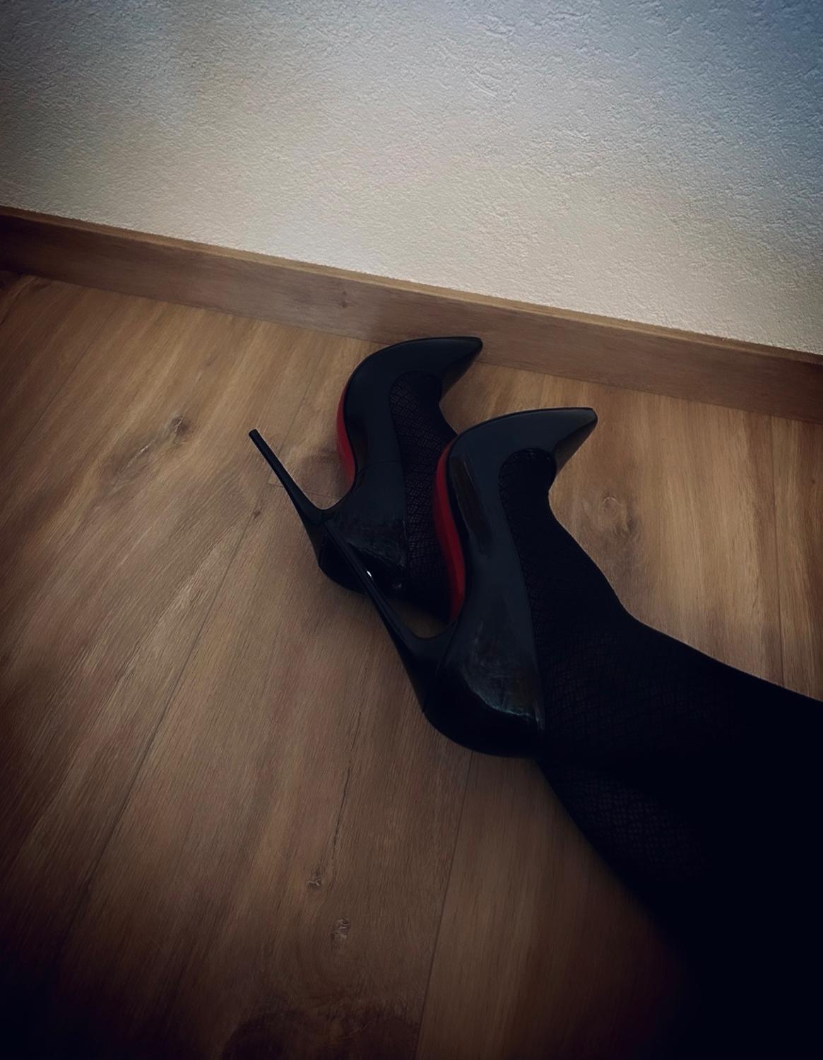 Womeninheels's media
