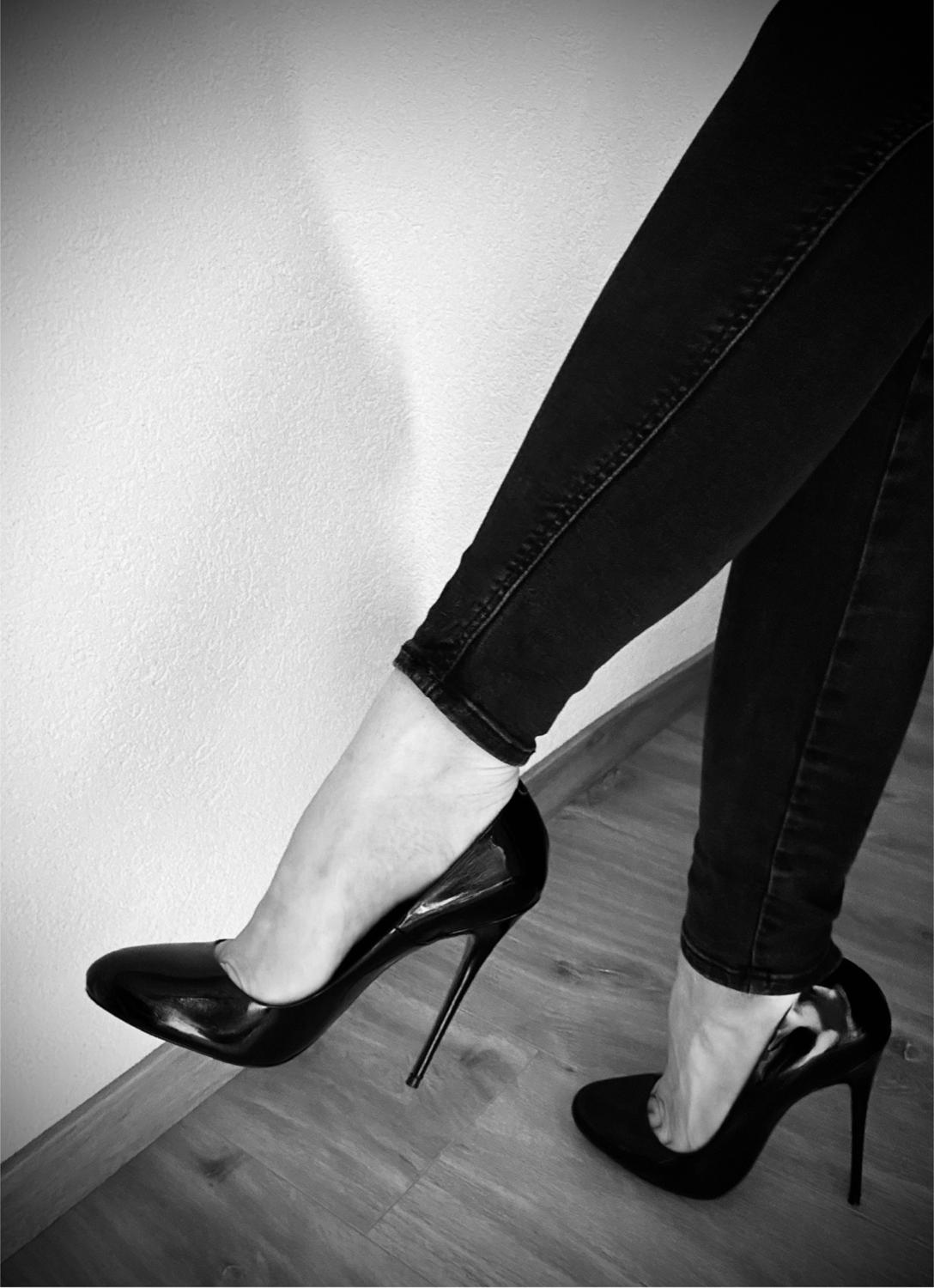 Womeninheels's media
