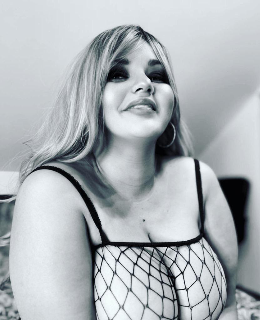 Yasmine_cumqueen's media