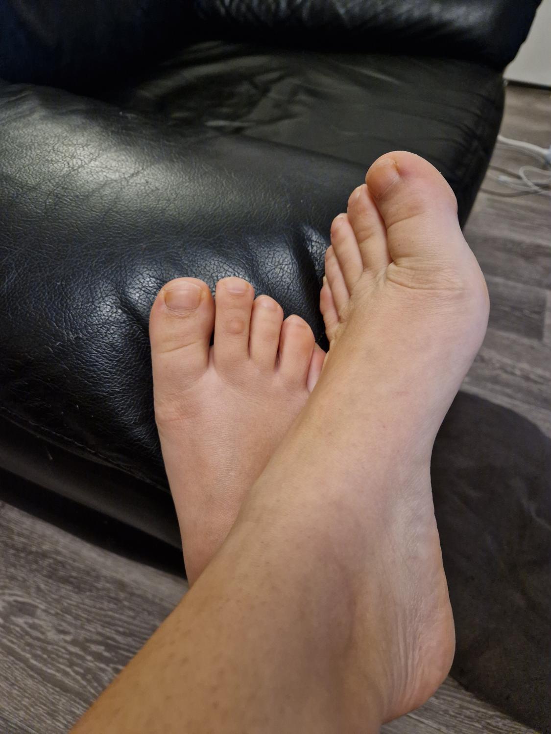 Ysaliefeet's media
